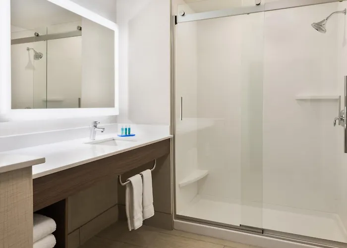 Express & - Airport East By Ihg Columbus