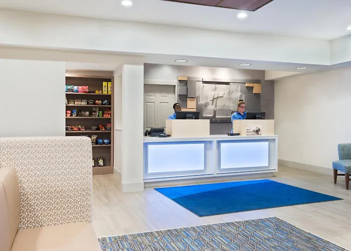 Express & - Airport East By Ihg Hotel 3*
