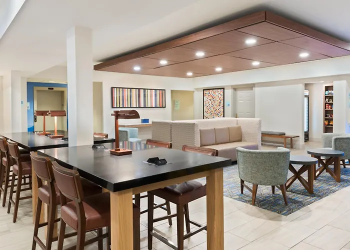 Express & - Airport East By Ihg Hotel Columbus