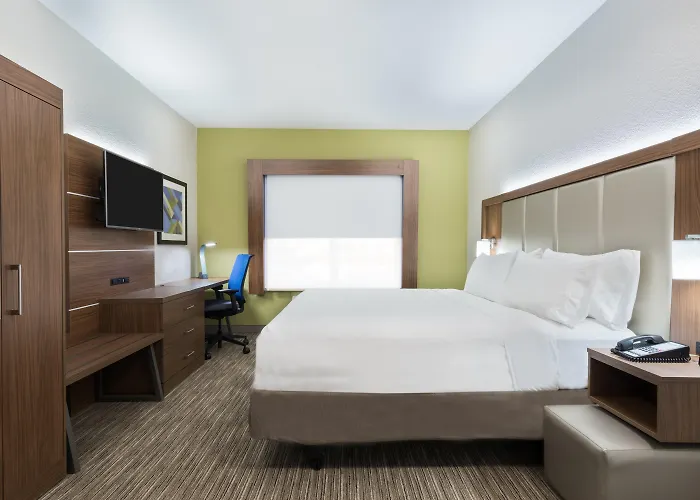 Hotel Express & - Airport East By Ihg 3*