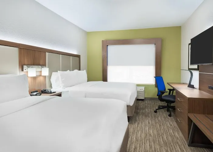 Express & - Airport East By Ihg Hotel