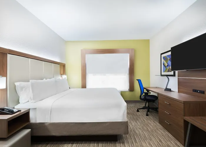 Express & - Airport East By Ihg Hotel