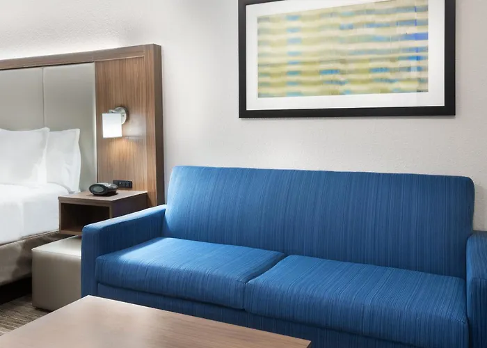 Hotel Express & - Airport East By Ihg 3*