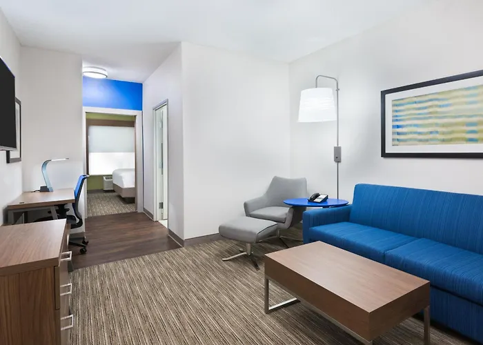 Express & - Airport East By Ihg 3*