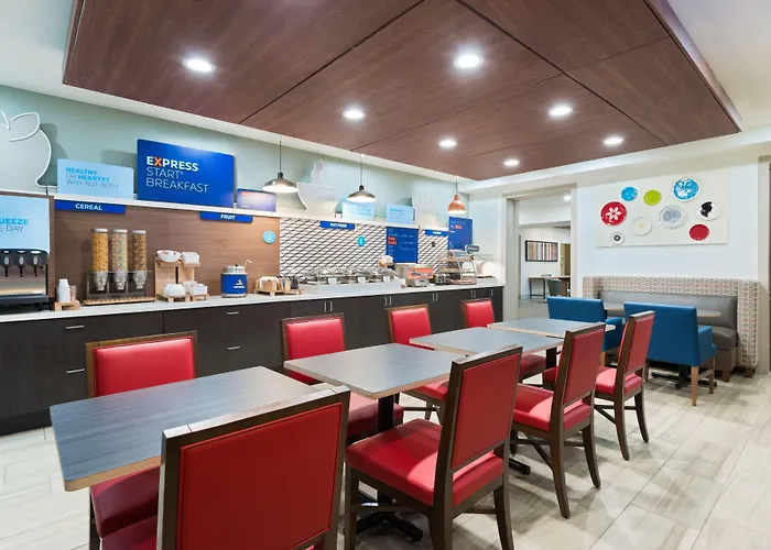 Hotel Express & - Airport East By Ihg