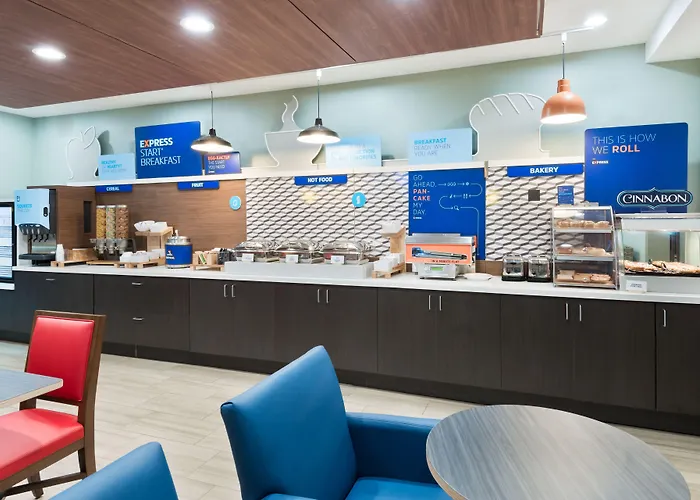 Hotel Express & - Airport East By Ihg 3*