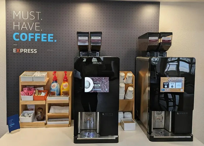 Express & - Airport East By Ihg 3*
