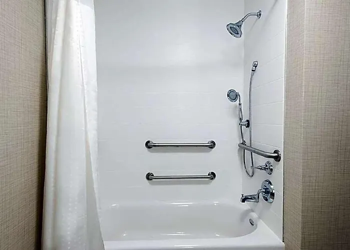 Hotel Express & - Airport East By Ihg Columbus