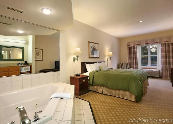 Express & - Airport East By Ihg Hotel 3*