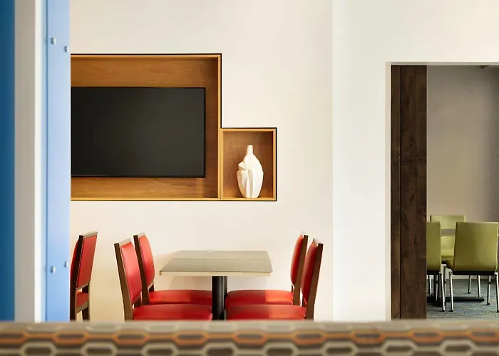 Hotel Express & - Airport East By Ihg