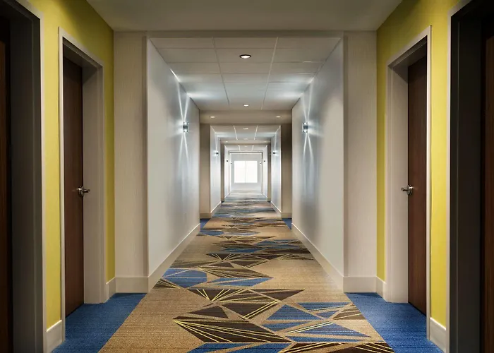 Hotel Express & - Airport East By Ihg