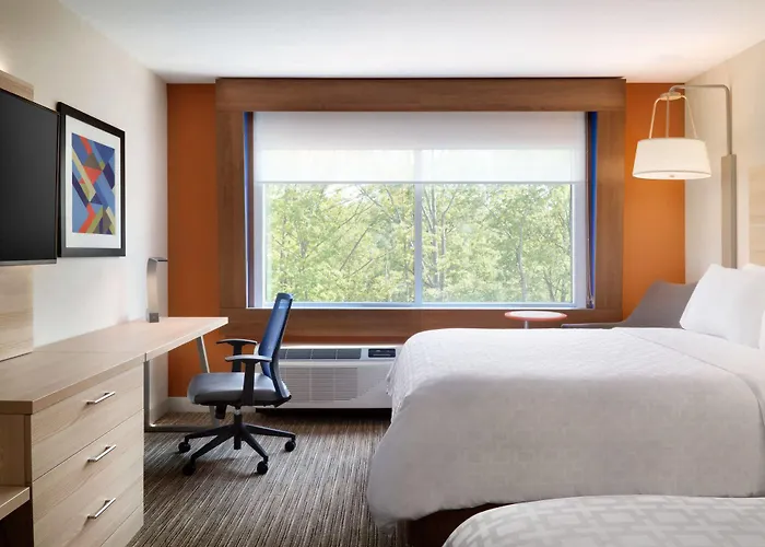 Express & - Airport East By Ihg Hotel