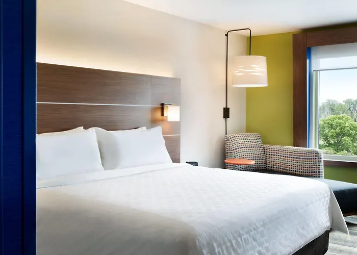 Express & - Airport East By Ihg 3*