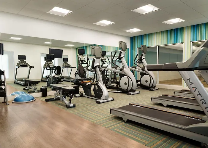 Hotel Express & - Airport East By Ihg 3*