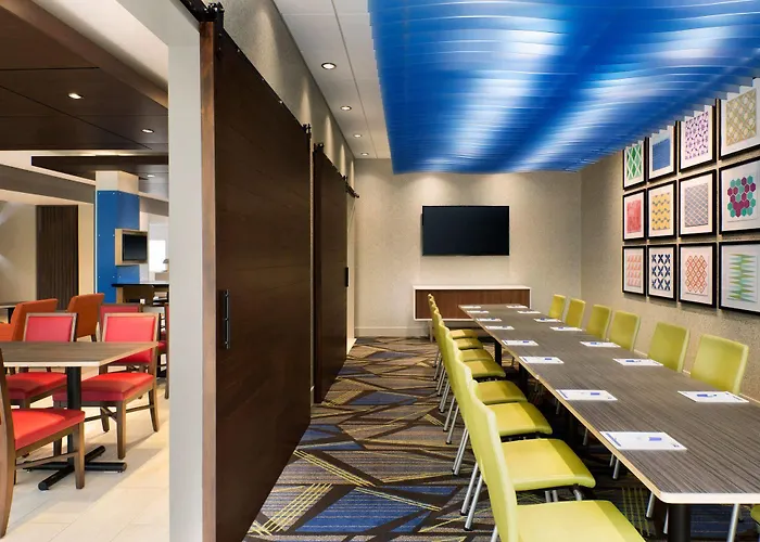Express & - Airport East By Ihg Hotel Columbus